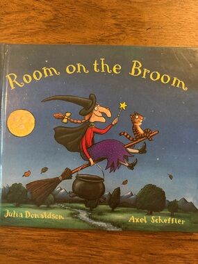 Room on the Broom. -Authors: Julia Donaldson & Axel Scheffler